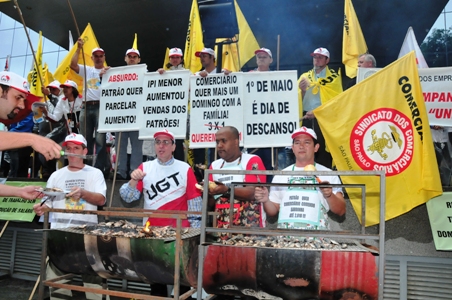 Comerciários promovem sardinhada na Fecomércio