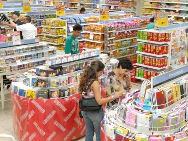 Comércio tem queda de 5,2% em 12 meses, a maior da série histórica