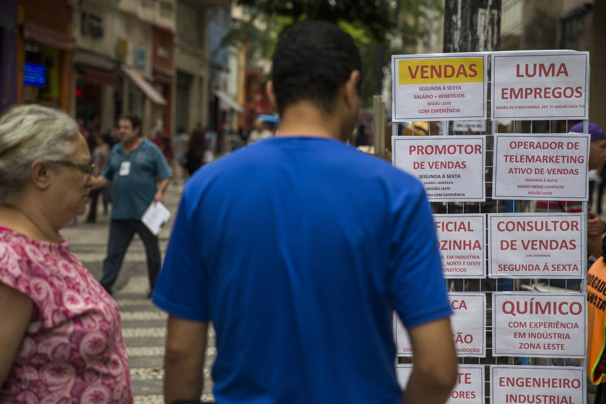 Desemprego fica em 12,2% em janeiro e atinge 12,7 milhões de pessoas