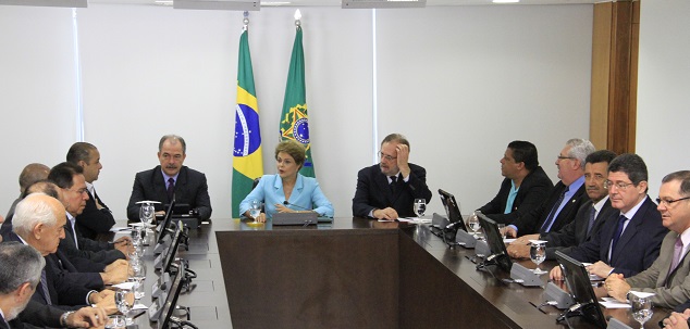 Dilma Rousseff recebe sindicalistas para debater terceirização e criação de Fórum