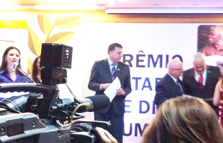 Dirigente da UGT-RS recebe Prêmio Estadual de Direitos Humanos