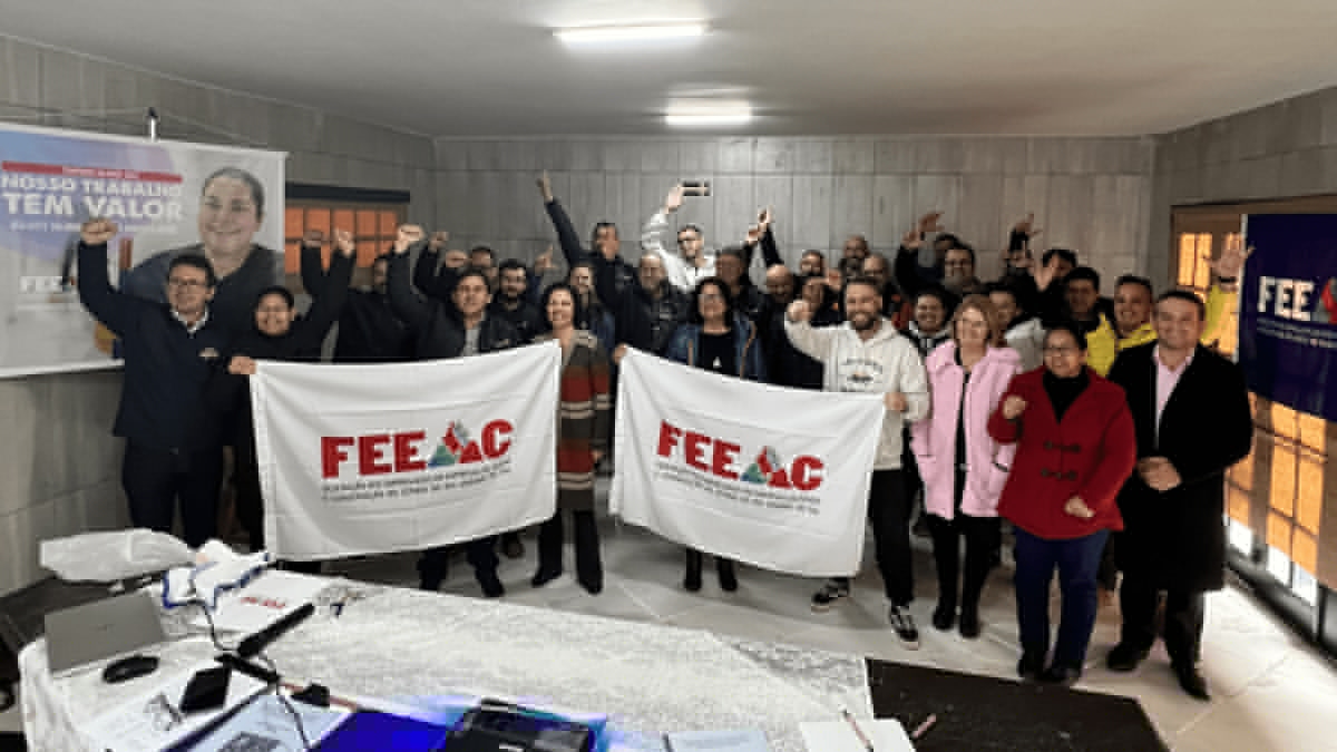 Encontro da FEEAC RS define pauta de reivindicações e marca da campanha salarial 2023