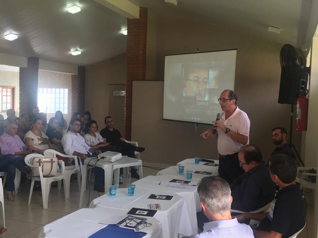 Lideranças sindicais comerciárias de todo o Estado participam de reunião em Jaú-SP