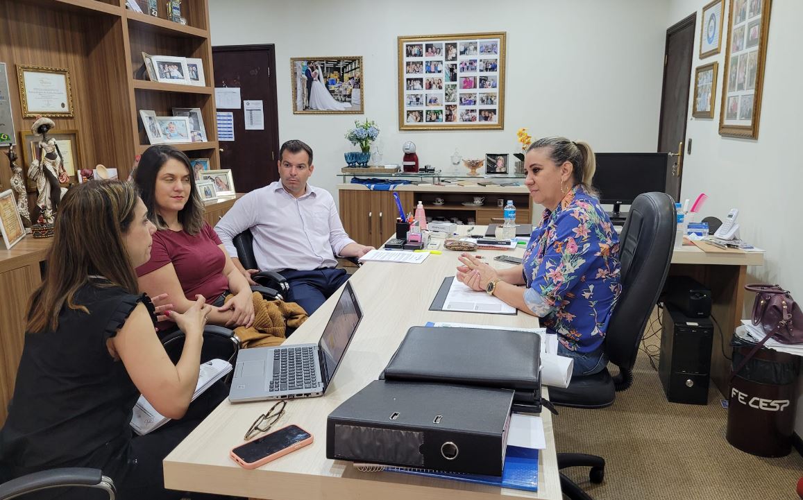 Márcia Caldas se reúne com representantes da empresa Decathlon