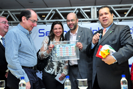 Ministro do Trabalho e Emprego recebe selo comemorativo da UGT-PARANÁ