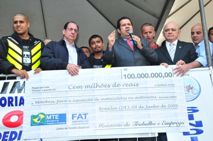 Ministro do Trabalho lança linha de crédito para a compra de motos.