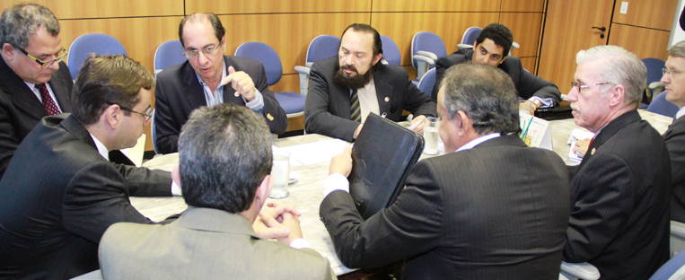 Ministro do Trabalho recebe dirigentes da UGT em Brasília