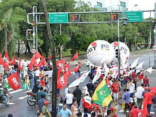 Momento histórico: Mais de 10 mil pessoas no Dia Nacional de Luta