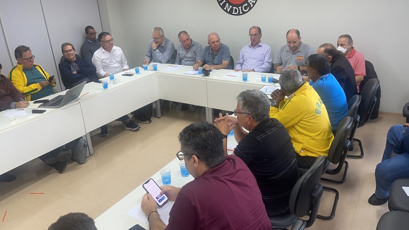NOTA DAS CENTRAIS SINDICAIS DE APOIO A PEC DA RESPONSABILIDADE SOCIAL E A VALORIZAÇÃO DO SALÁRIO MÍNIMO