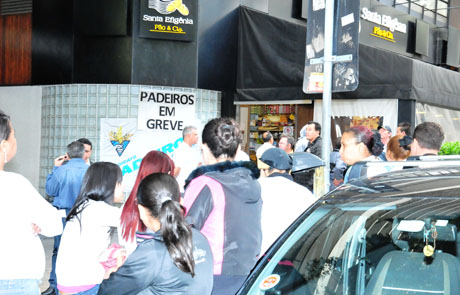 No segundo dia de greve, padeiros paralisam trabalho da Docemar e da Santa Ifigênia
