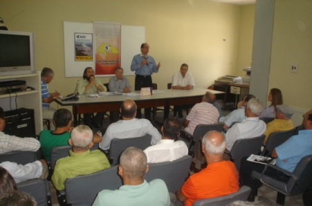 Presidente da UGT participa de reunião com sindicalistas de PE