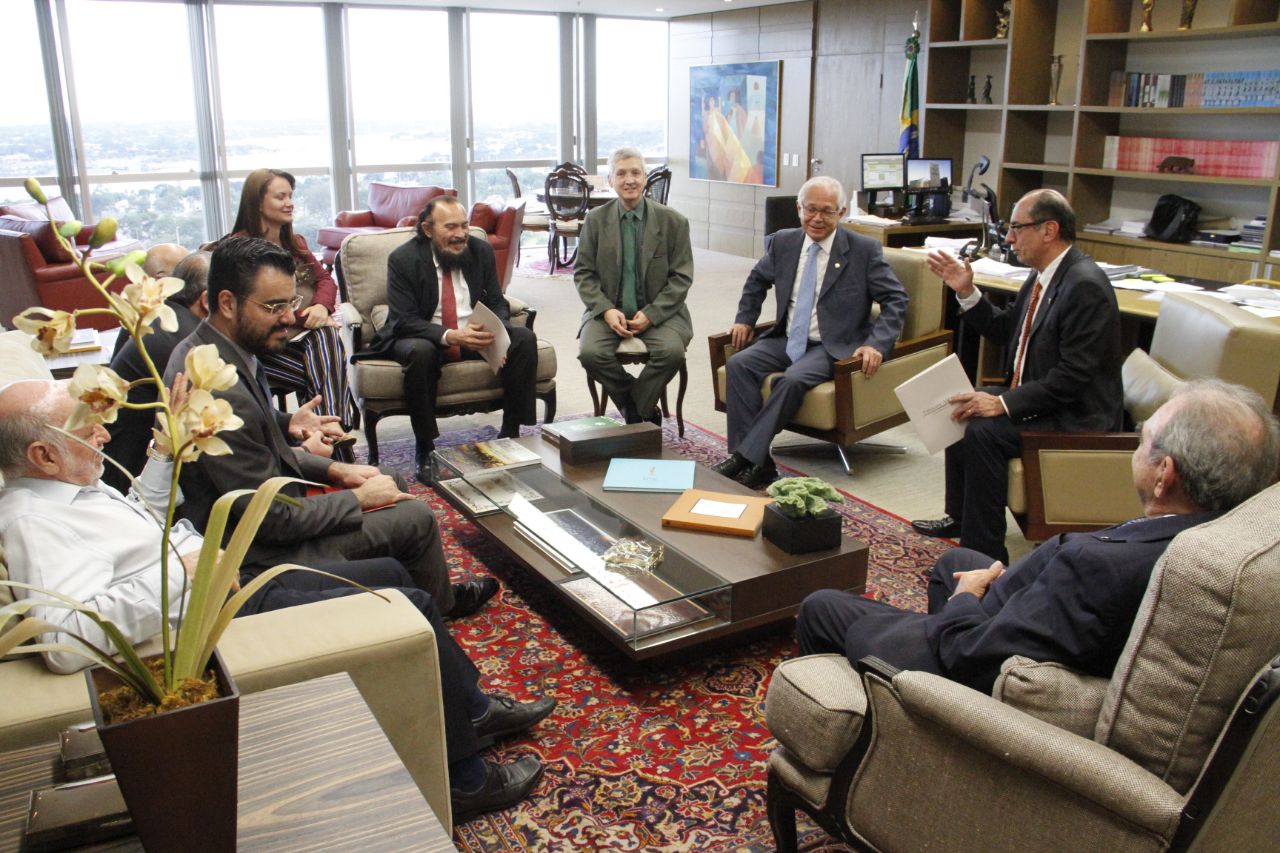 Presidente do TST recebe dirigentes da UGT em Brasília