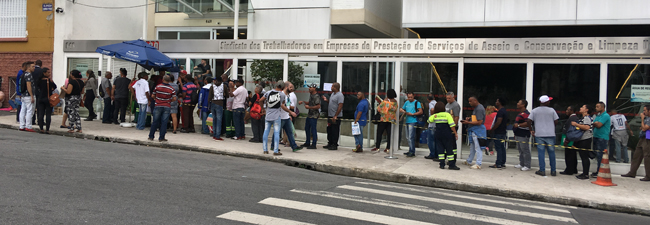 Profissionais da Limpeza Urbana tem os seus empregos garantidos e são readmitidos em pleno sindicato