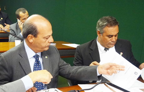 Roberto Santiago quer acelerar votação do fim da multa do FGTS para empresas