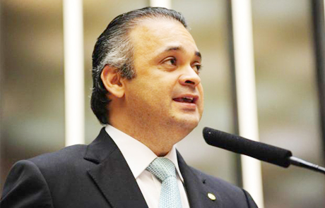 Roberto de Lucena quer  - O Livro Maldito - retirado de circulação