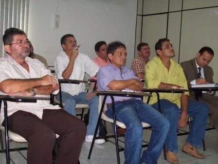 SINDIGEL PARTICIPA DE REUNIÃO COM O DIEESE PARA DISCUSSÃO DA IMPLEMENTAÇÃO DA LEI DE REGULAMENTAÇÃO DO COMÉRCIO AOS DOMINGOS.