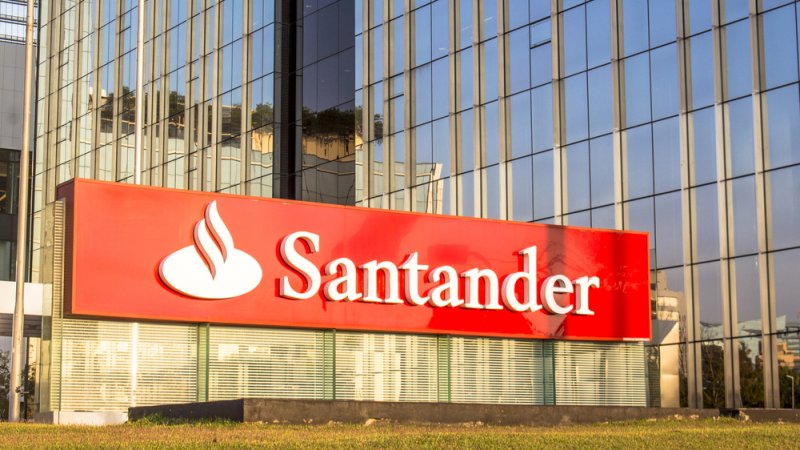 Santander é multado em R$ 5,3 milhões por infrações trabalhistas