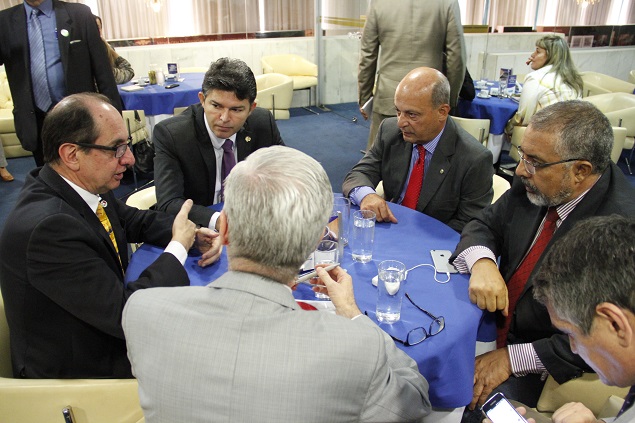 Senadores prometem defender o custeio das entidades sindicais