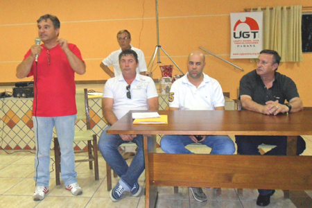 Servidores Públicos de Irati realizam assembleia buscando seus direitos