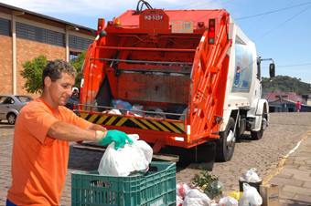 TRABALHADORES DO ASSEIO