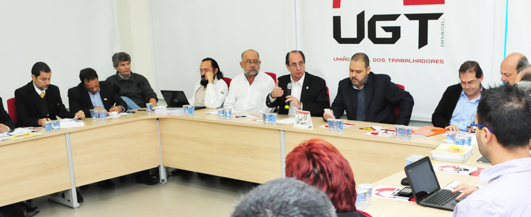 Terceirização é pauta de discussões entre Centrais e Parlamentares