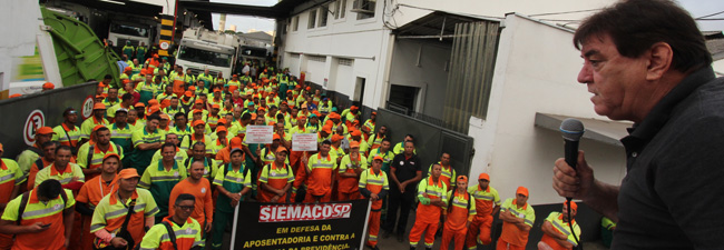 Trabalhadores da Limpeza Urbana realizam protestos aderindo à Greve Geral