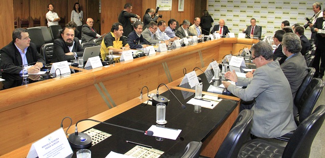 UGT cobra política de desenvolvimento industrial e defesa do emprego
