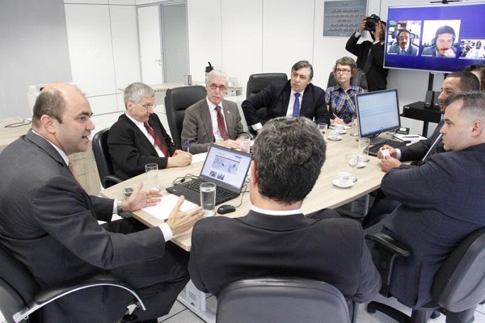 UGT e PGT discutem métodos de luta contra jornada móvel variável