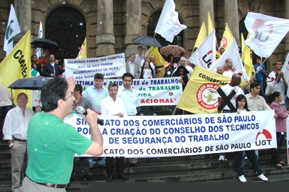 UGT faz passeata para assegurar criação de Conselho