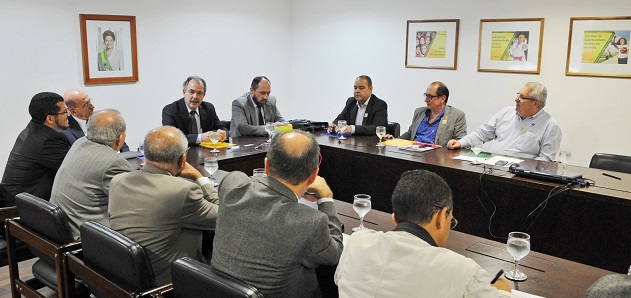UGT quer que Petrobras assegure salário de empregados de fornecedores